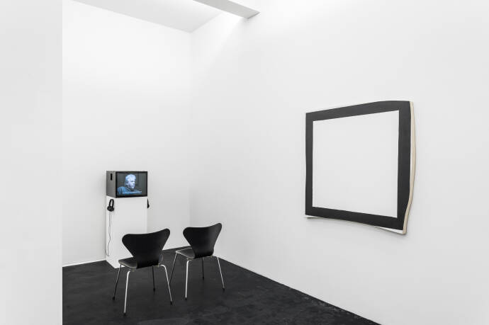 Gary Kuehn «Box Piece», Installation view Häusler Contemporary 2022 | photo: Peter Baracchi